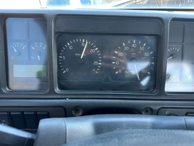 1998-volvo-vn-image-72