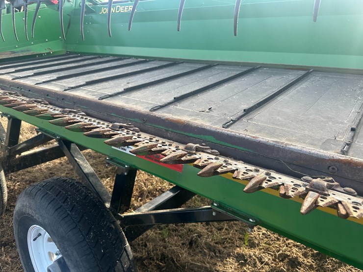 2015-john-deere-630d-image-30