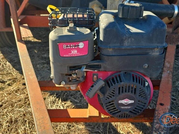 1000-gallon-nurse-tank-on-trailer-w/-briggs-&-stratton-motor-image-3