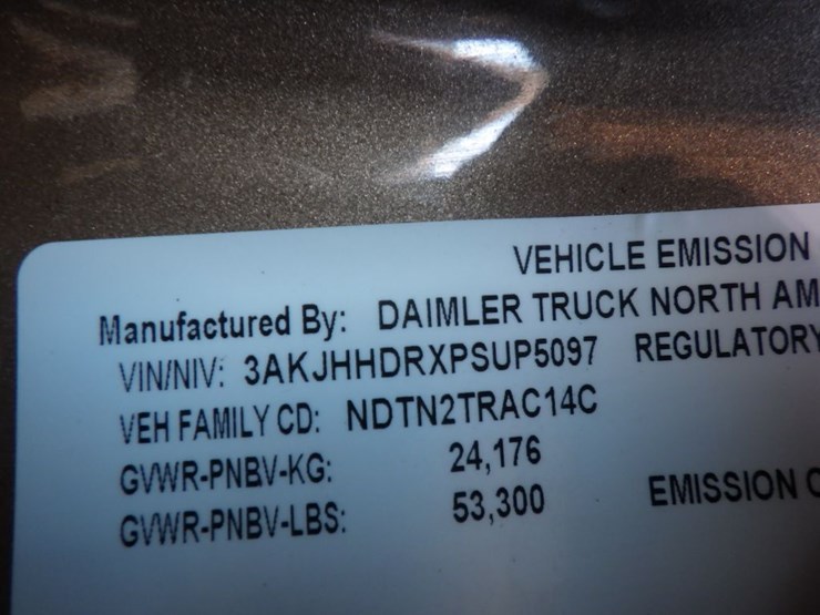 2023-freightliner-cascadia-126-image-23