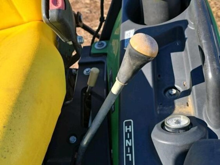 2016-john-deere-1025r-image-12