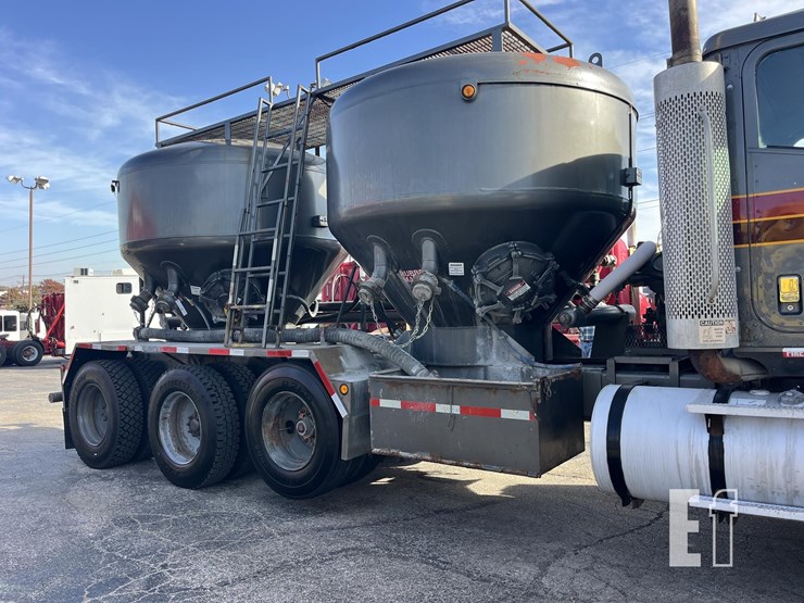 2004-international-paystar-5600-image-3