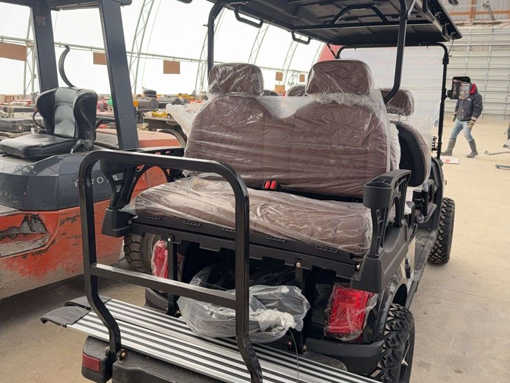 electric-60-volt-golf-cart,-6-seater-image-12