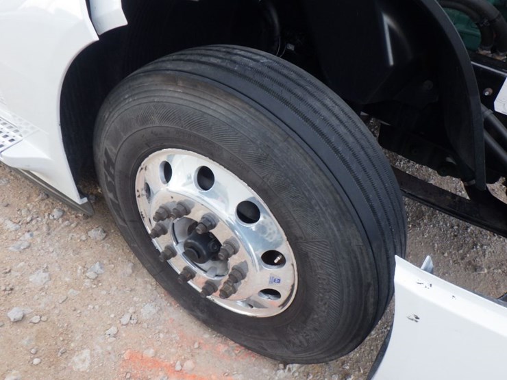 2022-volvo-vnl-860-image-31