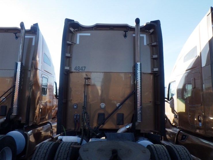 2022-kenworth-t680-image-10