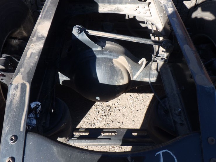 2022-volvo-vnl-300-image-9