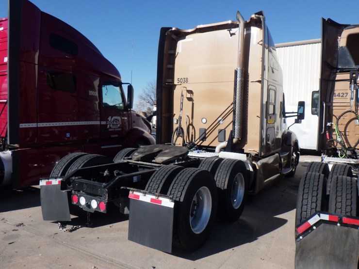 2022-kenworth-t680-image-8