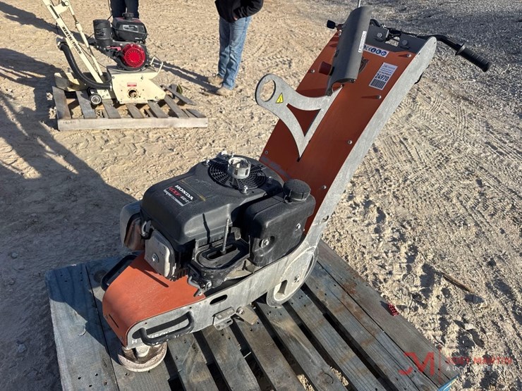 2023-husqvarna-bg-250p-floor-grinder-image-4