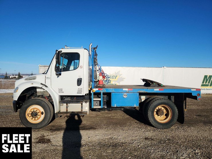 2008-freightliner-m2-106-image-9