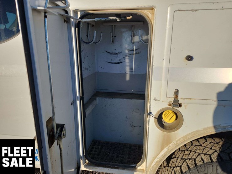 2021-ford-f350-image-37