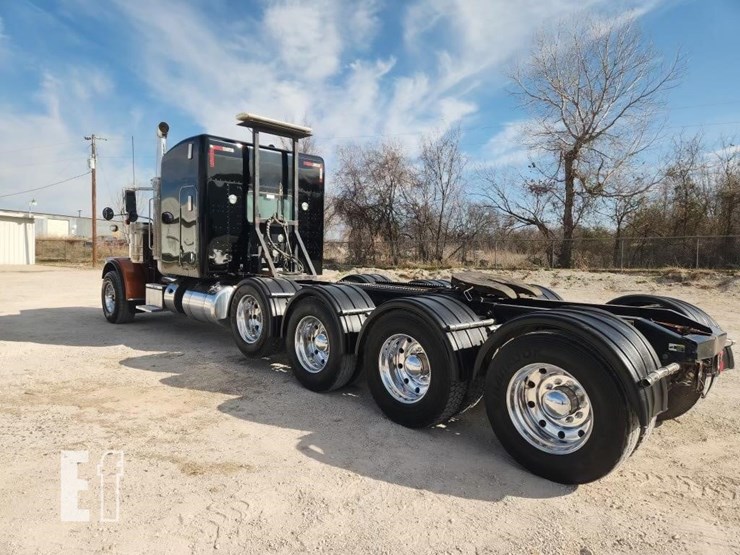 2016-peterbilt-389-image-5