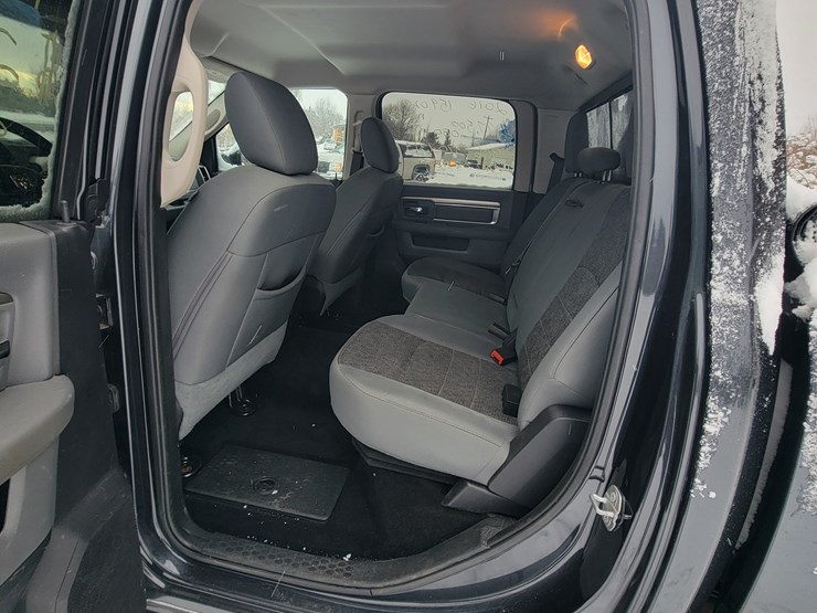 2016-dodge-ram-2500-image-12