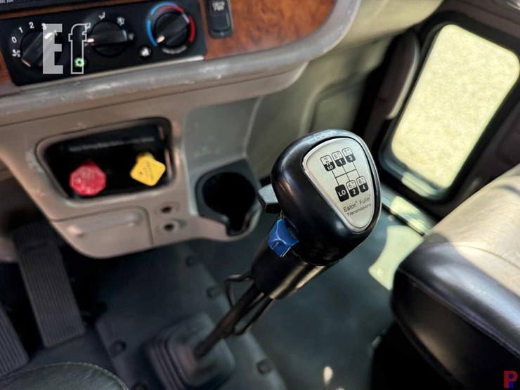 2008-peterbilt-367-image-15