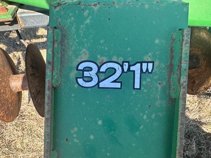 john-deere-32-image-48