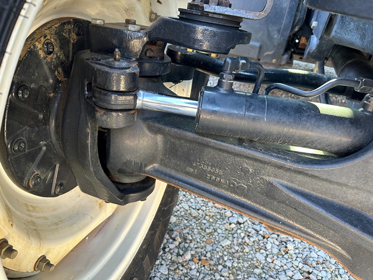 2014-new-holland-t8.330-image-19