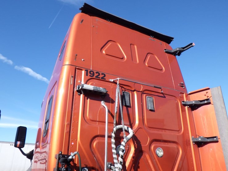 2017-freightliner-cascadia-125-evolution-image-18