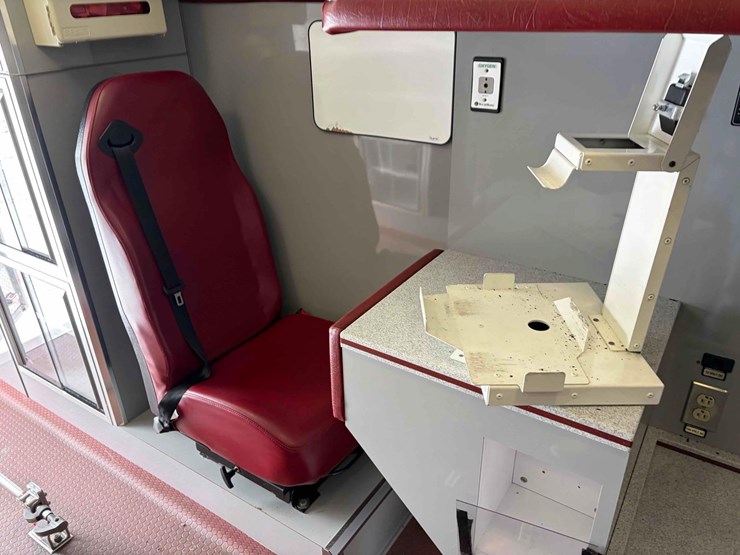 2012-dodge-5500-ambulance-image-20