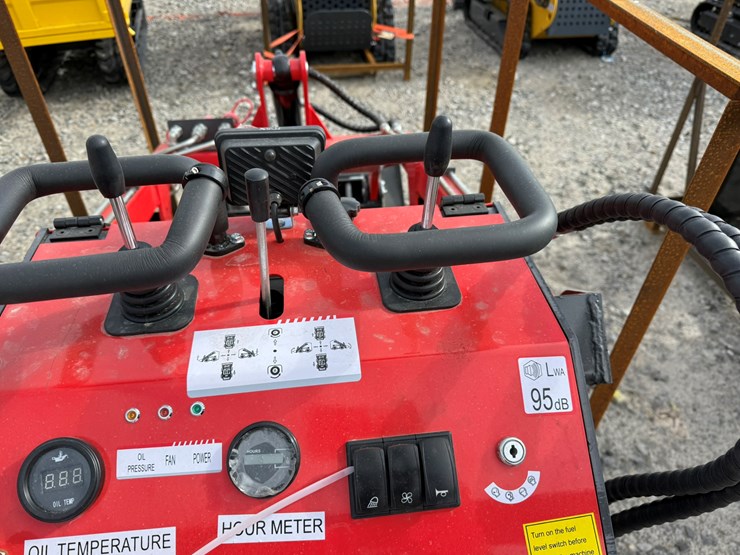 #22787-•-unused-agt-ysrt114-stand-on-tracked-loader-ysrt142025l110321-image-32