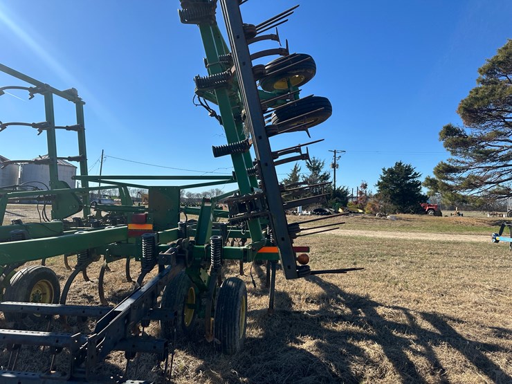 john-deere-27-image-23