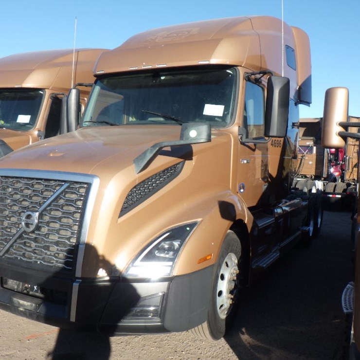 2023 VOLVO VNL 760