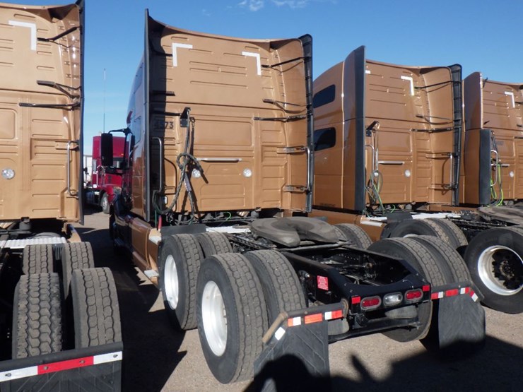 2022-volvo-vnl-760-image-12