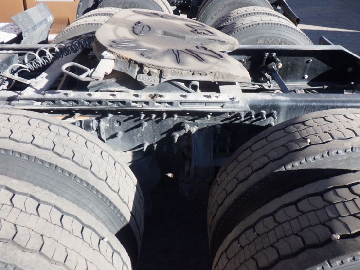 2022-volvo-vnl-760-image-12