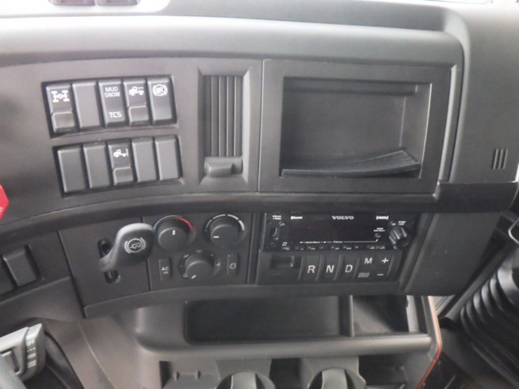 2022-volvo-vnl-860-image-22