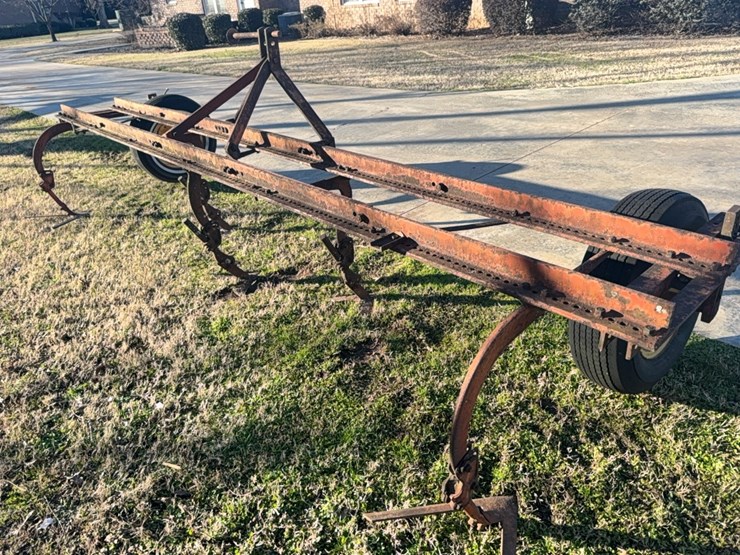 pittsburgh-4-row-cultivator-with-gauge-wheels-image-11