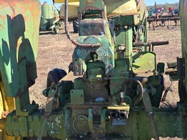 john-deere-3010-image-8