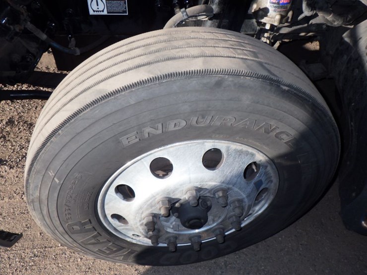 2022-kenworth-t680-image-25