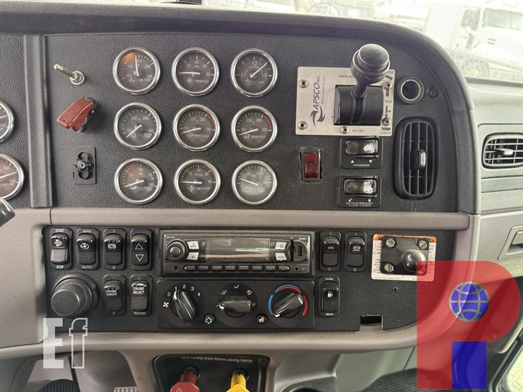 2014-peterbilt-388-image-17