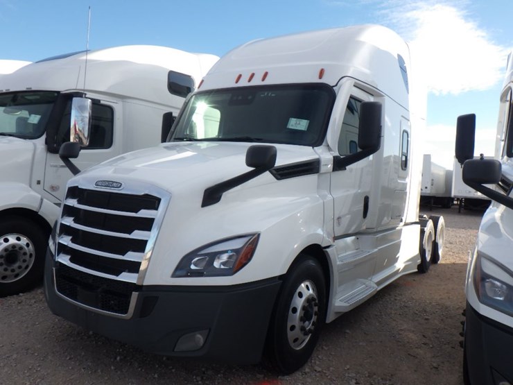 2022-freightliner-cascadia-126-image-1
