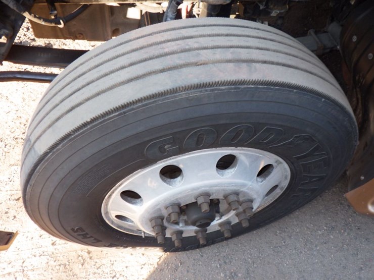 2022-kenworth-t680-image-26