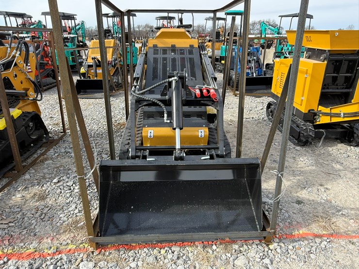 #77-•-unused-cfg-kkta27-stand-on-tracked-loader-kkta272025l110878-inv#-35713-image-2