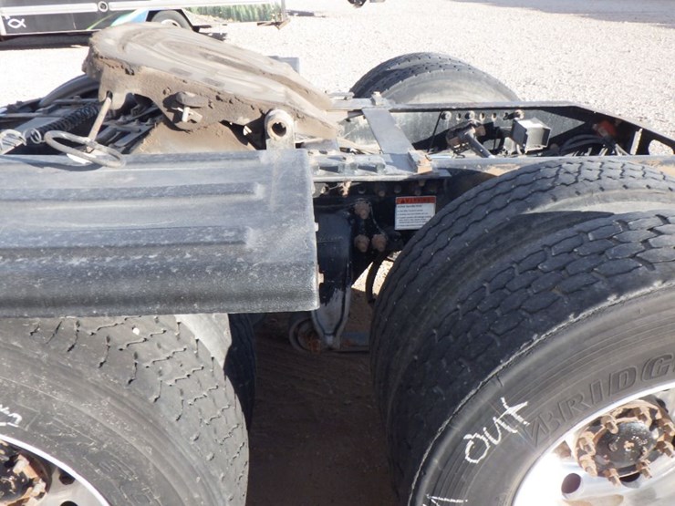 2009-freightliner-cascadia-125-image-15