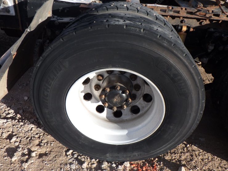 2010-kenworth-t800-image-16