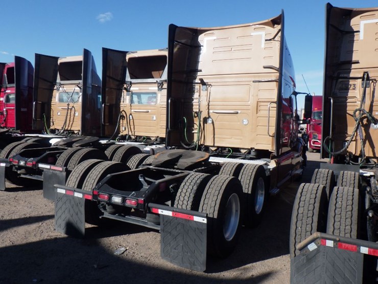 2022-volvo-vnl-760-image-8