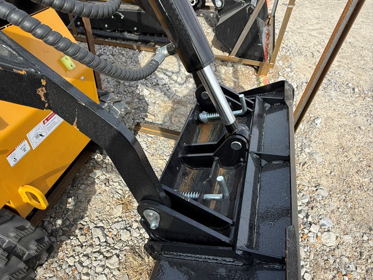 #82-•-unused-agt-mx-crt23-stand-on-tracked-loader-mxcrt232025j00637-inv#-35702-image-12