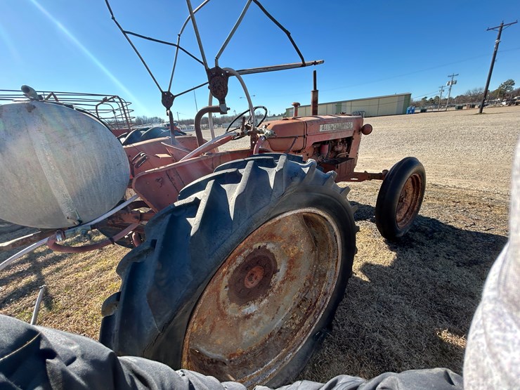 #37811-•-inop-alice-chambers-d14-tractor-image-3