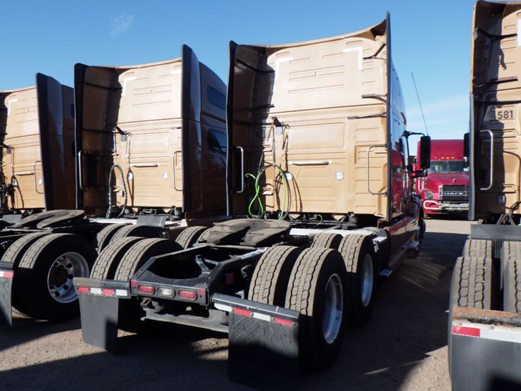 2022-volvo-vnl-760-image-10