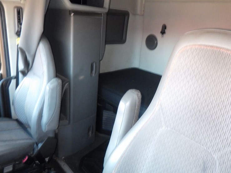 2022-volvo-vnl-760-image-20