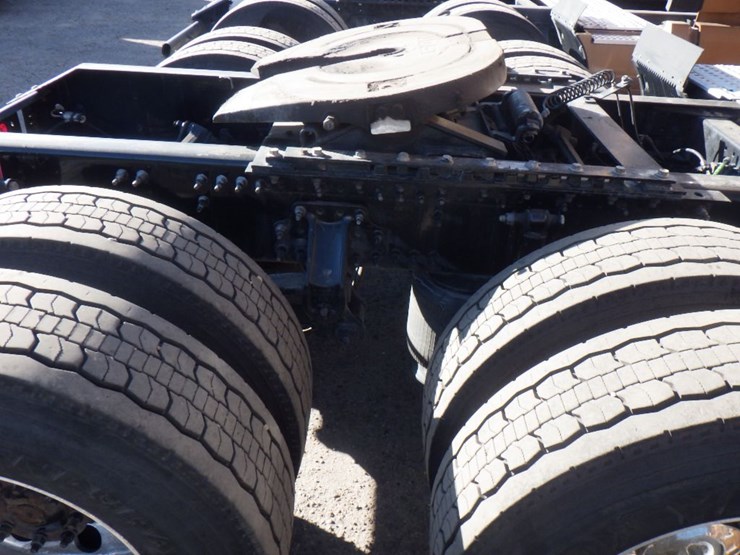 2022-volvo-vnl-760-image-4