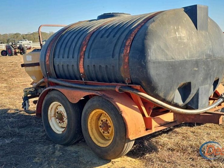 1000-gallon-nurse-tank-on-trailer-w/-briggs-&-stratton-motor-image-8