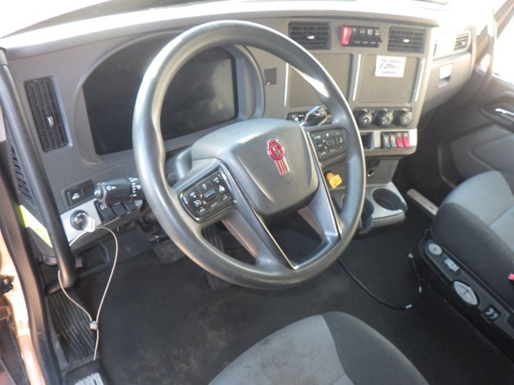 2024-kenworth-t680-image-17