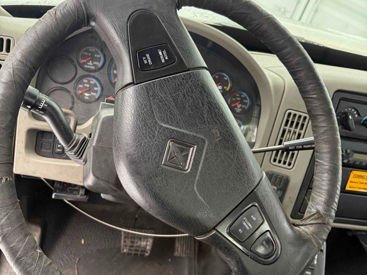 2011-international-digger-derrick-truck-image-17