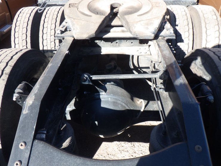 2022-volvo-vnl-760-image-9