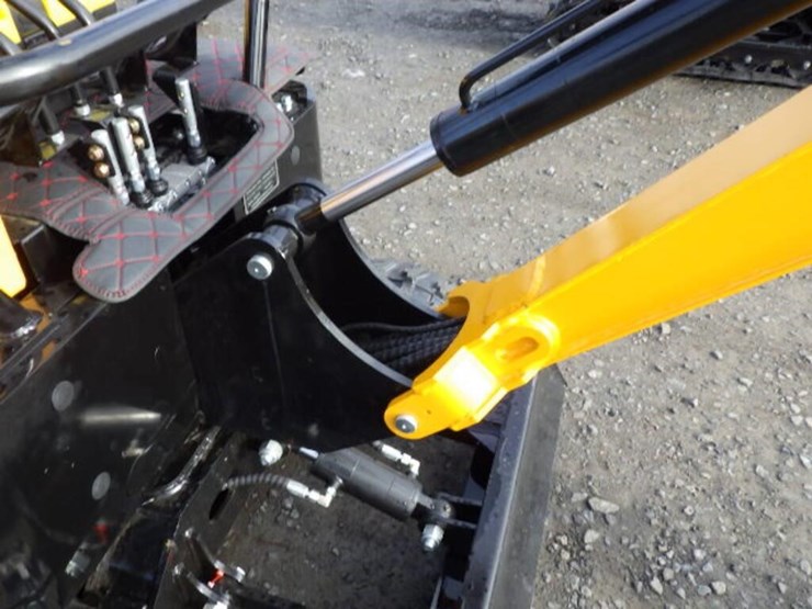 2025-vicsec-20-hydraulic-excavator-image-11