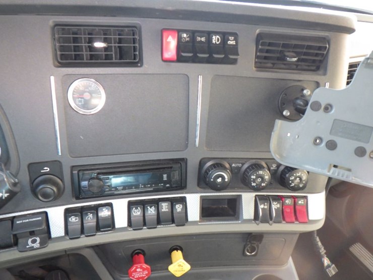 2022-kenworth-t680-image-22