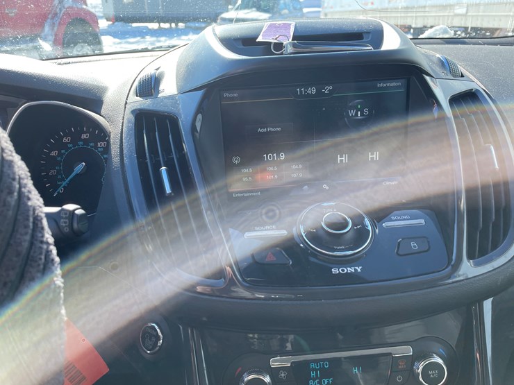 2014-ford-escape-titanium-image-32