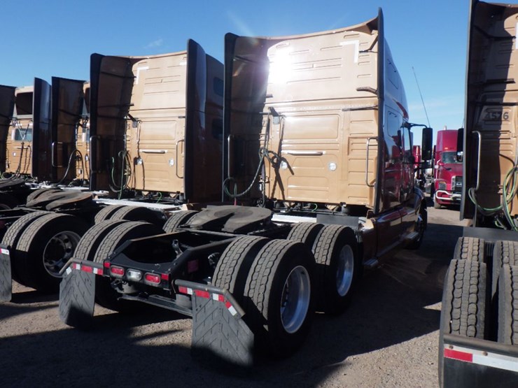 2022-volvo-vnl-760-image-8